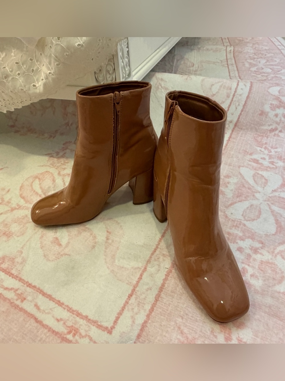 Steve Madden Glossy Tan Patent Ankle Boots - Size 8.5